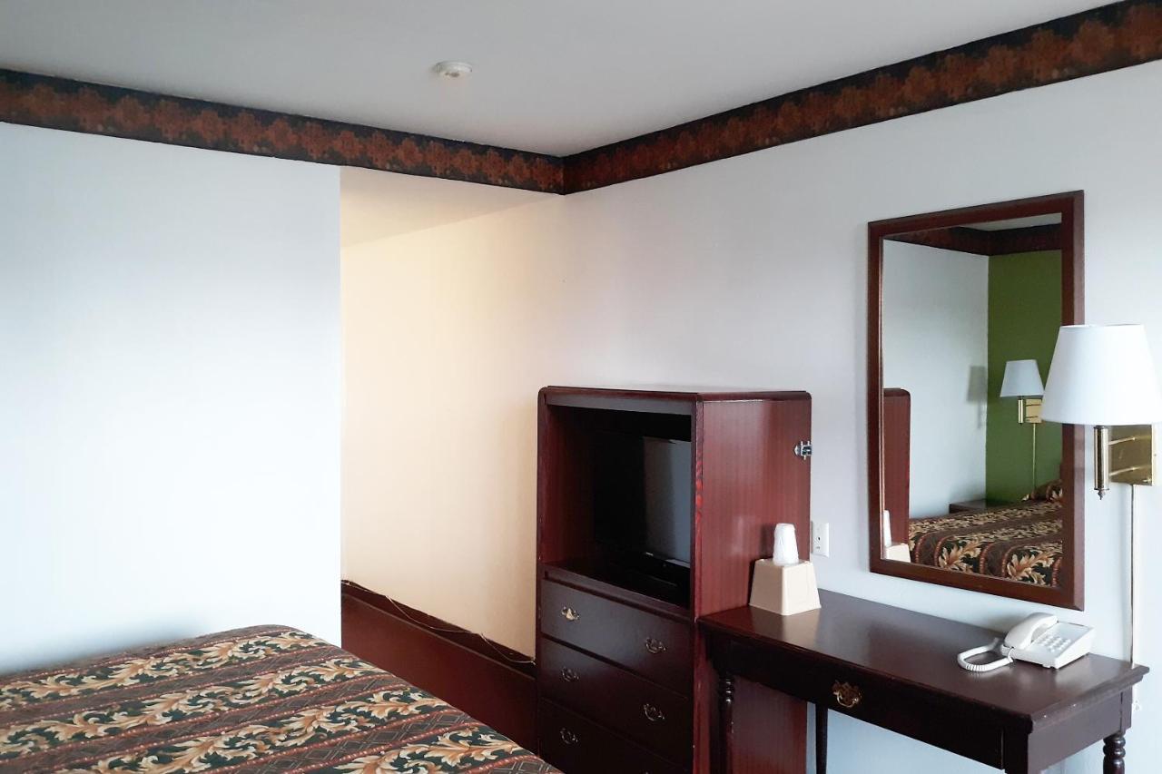 Oyo Hotel Kings At Кловис Экстерьер фото
