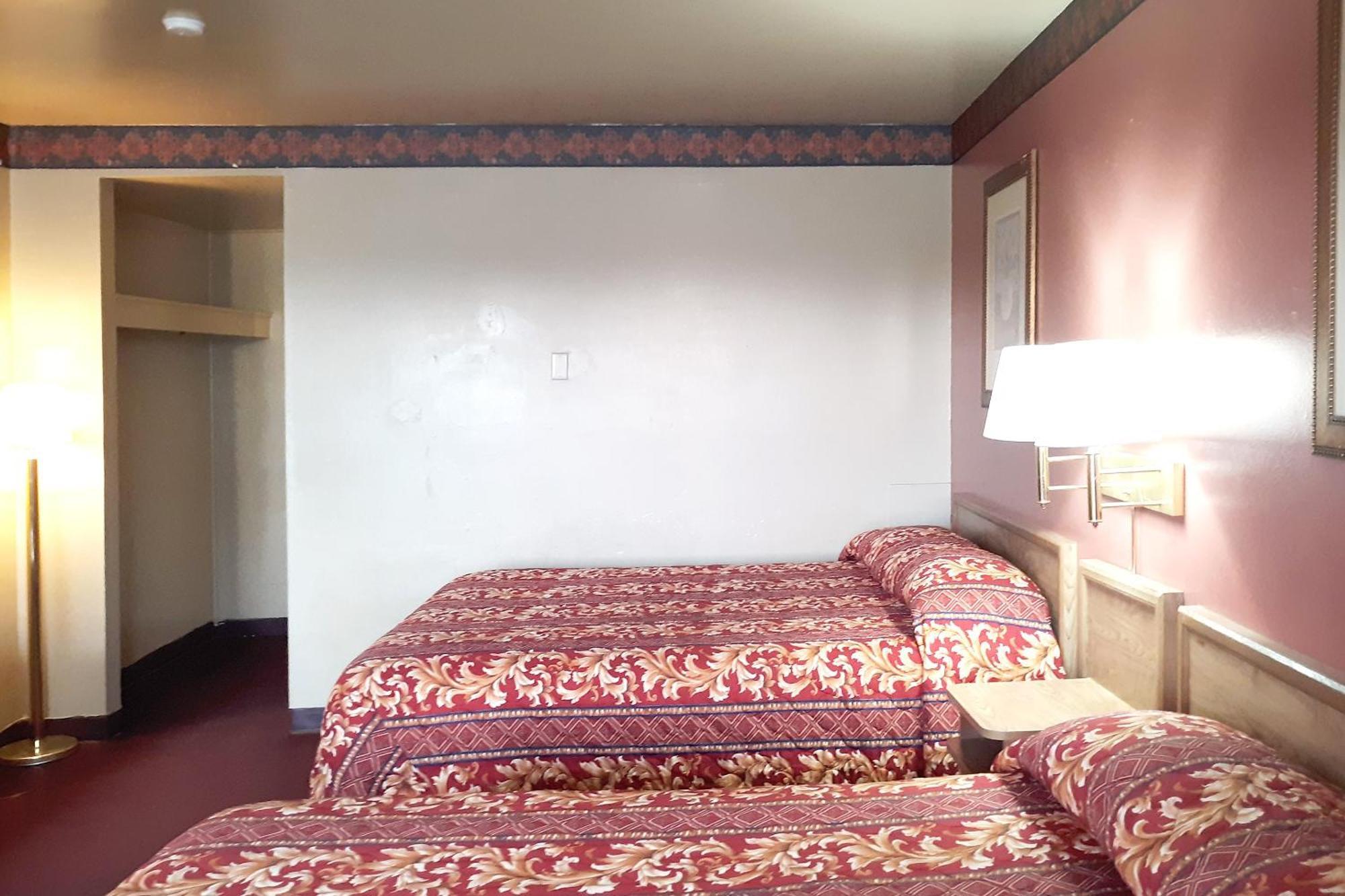 Oyo Hotel Kings At Кловис Экстерьер фото