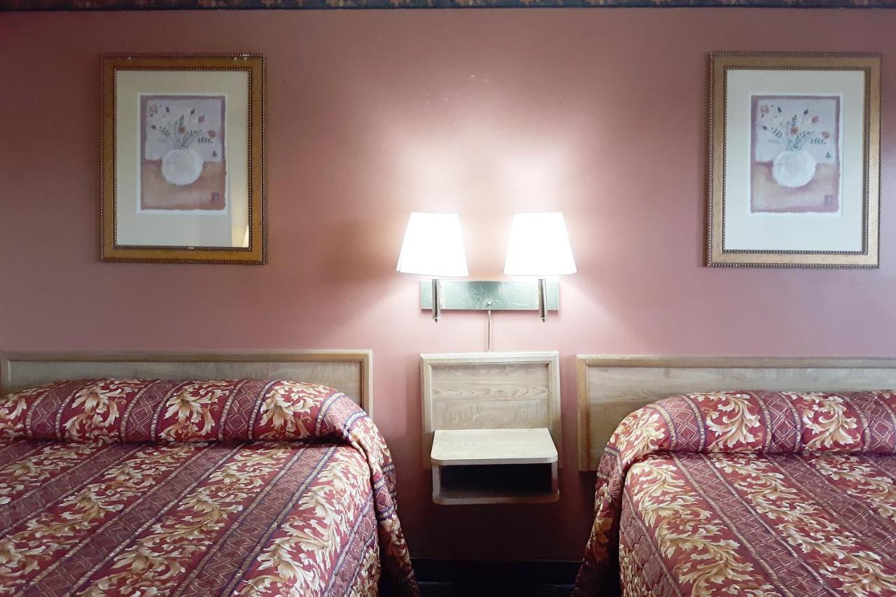 Oyo Hotel Kings At Кловис Экстерьер фото